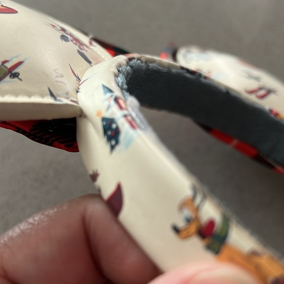 Disney Winter Snow Lodge sledding Mickey Ears. - Picture 10 of 10